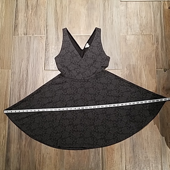 Pins and Needles Dress - Picture 7 of 8